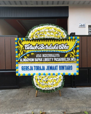 Papan Bunga Duka di Pardamean